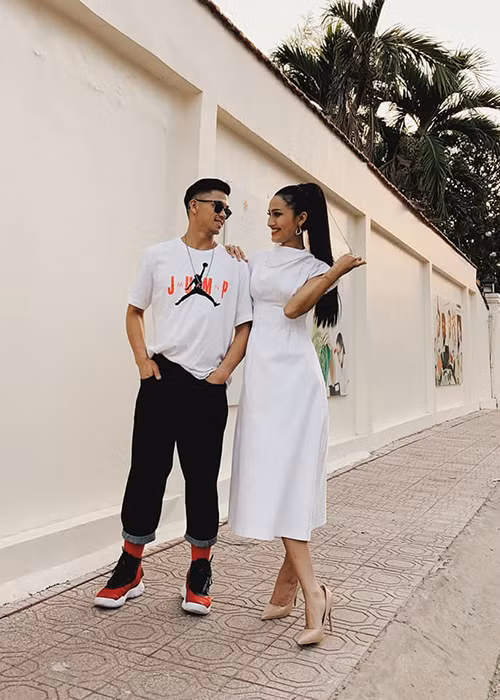 Cặp đôi phủ nhận nghi vấn dùng chuyện tình cảm để PR như một số cư dân mạng đồn đoán.