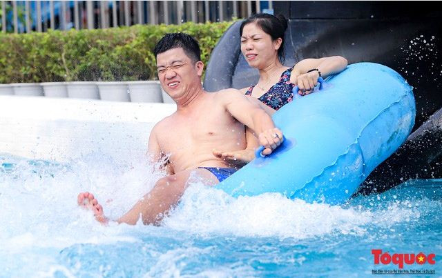 Bạn Nguyễn Hoàng Thùy Trang (21 tuổi) cho biết, "Sau khoảng thời gian giãn cách xã hội ở nhà thì được đến đây chơi rất vui và sảng khoái, Công tác phòng chống dịch cả nước cũng đang thực hiện rất tốt nên em và nhóm bạn hoàn toàn yên tâm khi đến đây".