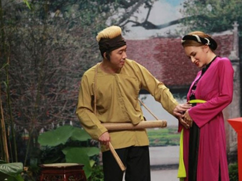 Trước đó, Trấn Thành liên tiếp gặp phải những sự cố vạ miệng. Anh từng gây bức xúc khi so sánh đàn chị Việt Hương với chó, chê Hương Giang Idol "toàn mùi silicon" khi đóng tiểu phẩm.