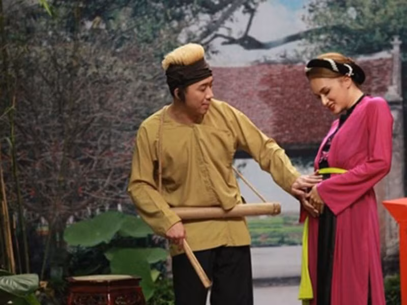 Trước đó, Trấn Thành liên tiếp gặp phải những sự cố vạ miệng. Anh từng gây bức xúc khi so sánh đàn chị Việt Hương với chó, chê Hương Giang Idol "toàn mùi silicon" khi đóng tiểu phẩm.