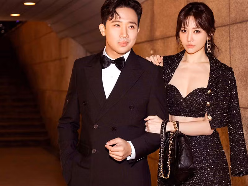 Tên tuổi của Trấn Thành còn bị ảnh hưởng vì mối tình với Hari Won. Trước khi kết hôn, cả hai bị cho yêu để PR. Mãi sau khi kết hôn, Trấn Thành mới dần xóa bỏ những định kiến về chuyện tình cảm giữa anh và Hari Won.