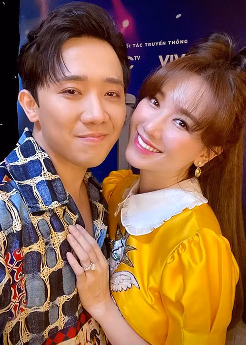 Sau khi cảnh cáo antifan, Trấn Thành than thở anh có số thị phi. Quả đúng như vậy, nam MC thường xuyên vướng tin đồn, scandal.