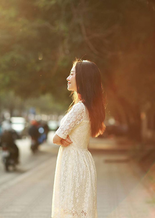 Cô gái trẻ có vóc dáng khá nhỏ nhắn.