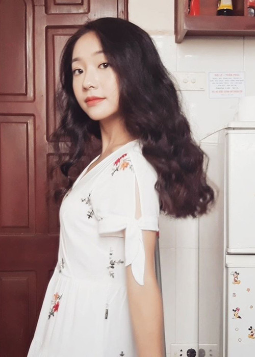 Hoàng Hà nhận được những lời khen ngợi về nhan sắc sau khi đóng MV của Hòa Minzy.