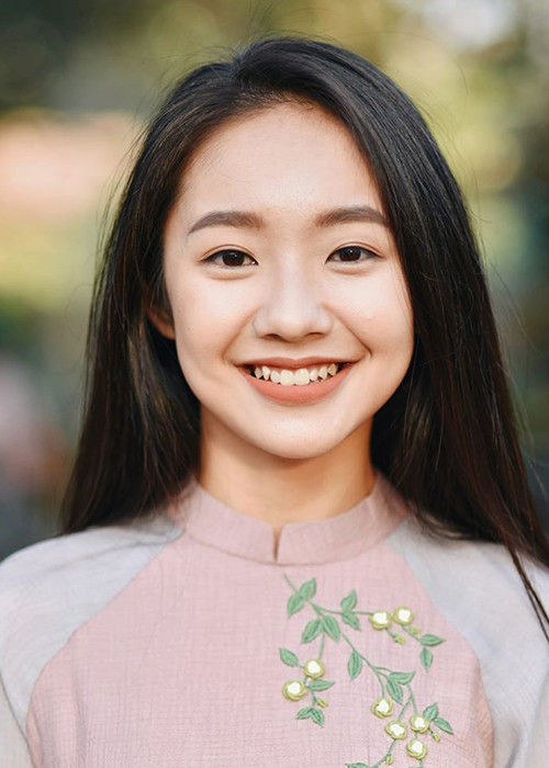 Trong "Không thể cùng nhau suốt kiếp", cô nàng đóng vai bà Mộng Điệp - người phụ nữ mang thai với vua Bảo Đại.