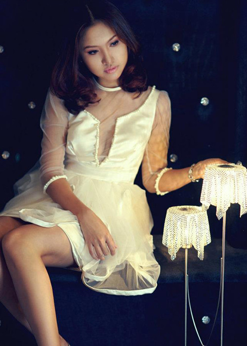 Sau khi ly hôn, mối quan hệ giữa Vân Hugo và Tường Linh khá căng thẳng. Cả hai tránh gặp nhau, thậm chí coi nhau như người dưng. “Chúng tôi không có nhu cầu đối thoại”, Vân Hugo từng nói.