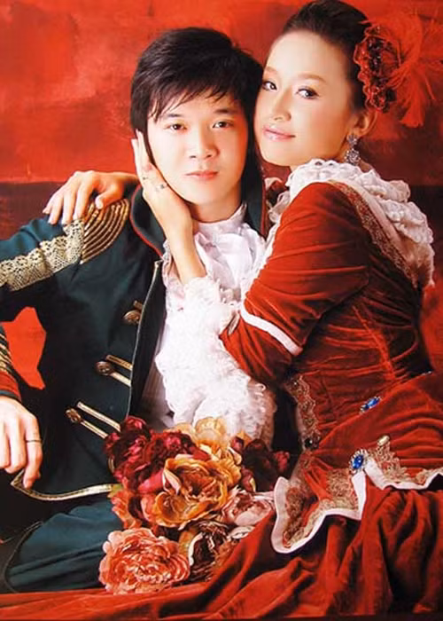 Năm 2008, MC Vân Hugo lên xe hoa với Tường Linh. Sau đó, cô rời showbiz để chăm lo gia đình dù sự nghiệp đang trên đà phát triển. Ảnh: Yan