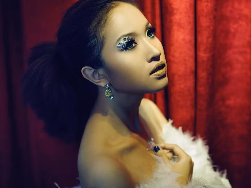 Động lực giúp Vân Hugo vượt qua biến cố lớn trong đời chính là con trai. “Tôi nhìn con trai mà tự nhủ bản thân phải mạnh mẽ và kiên cường. Đó cũng là mục đích sống để tôi cố gắng làm việc", nữ MC chia sẻ.