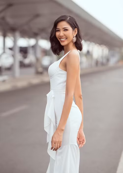 Vóc dáng ngày càng chuẩn hoa hậu của Hoàng Thùy khiến fan mê mệt.