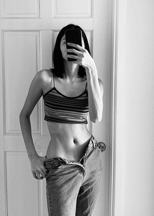 Khi fan tiếc nuối vì quyết định không thi hoa hậu nữa, Hoàng Thùy an ủi người hâm mộ: "Để chị lau nước mắt cho, đừng buồn nha”, “Đừng buồn nữa, Thùy sẽ đền bù cái khác".