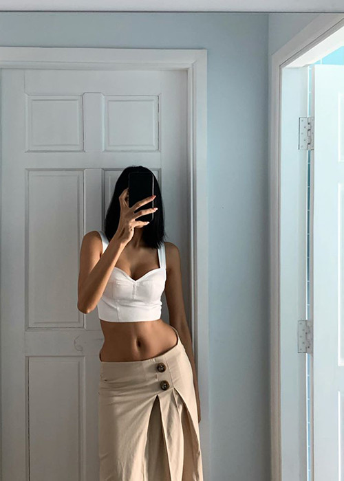 Fan đặt kỳ vọng vào Á hậu Hoàng Thùy tiếp tục mang chuông đi đánh xứ người bởi cô ngày càng xinh đẹp và bản lĩnh.