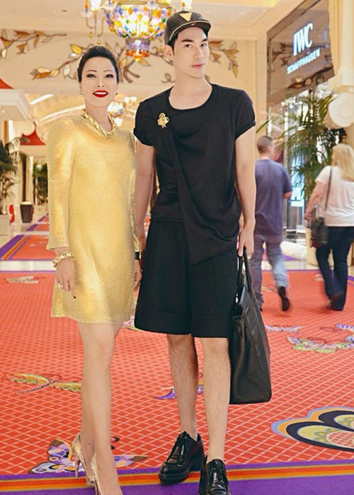 Theo Lý Quí Khánh, từ nhỏ, anh đã phải cố gắng giữ cho bản thân mình luôn luôn mạnh khỏe và cân bằng được cuộc sống để bố mẹ có thể yên tâm.