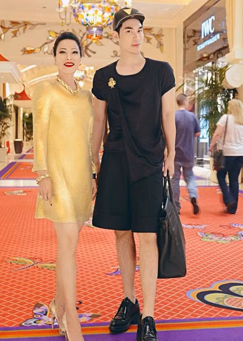 Theo Lý Quí Khánh, từ nhỏ, anh đã phải cố gắng giữ cho bản thân mình luôn luôn mạnh khỏe và cân bằng được cuộc sống để bố mẹ có thể yên tâm.