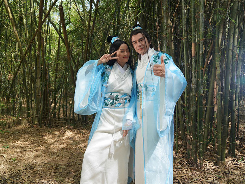 Hạ Vi đóng các MV ca nhạc. Tuy nhiên, các dự án này không gây ấn tượng. Ảnh: Lao động