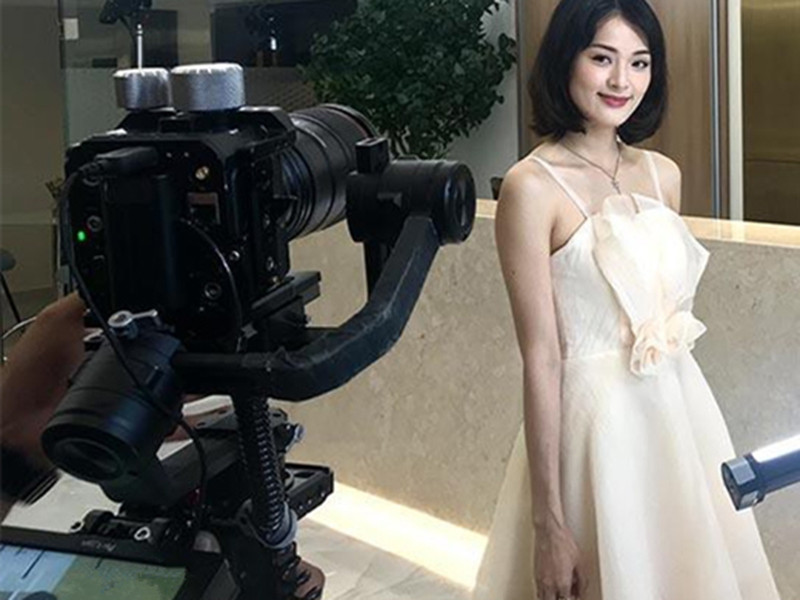 Mới đây, trả lời Vietnamnet, Hạ Vi cho biết, cô sẽ trở lại với nghệ thuật sau khi dịch bệnh qua đi. Chân dài gốc Hải Phòng còn tâm sự về lý do sự nghiệp mãi không có dấu ấn. Ảnh: Vietnamnet