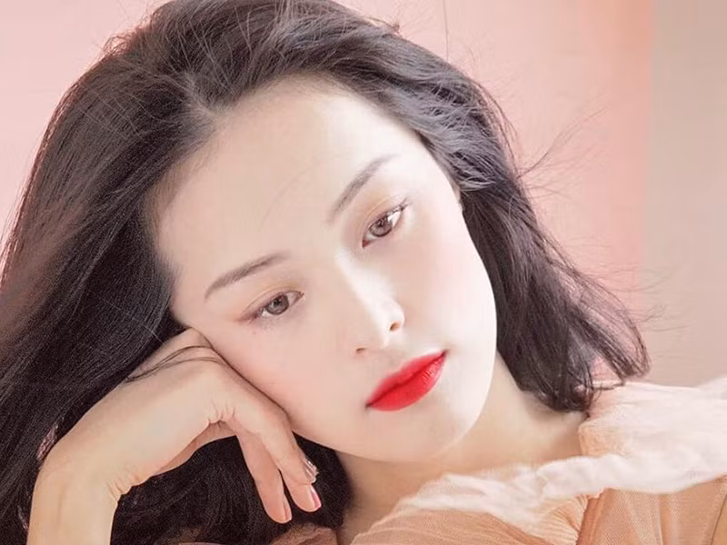 Khi cuộc tình với đại gia phố núi tan vỡ, tên tuổi của Hạ Vi cũng đi xuống. Ảnh: Vietnamnet