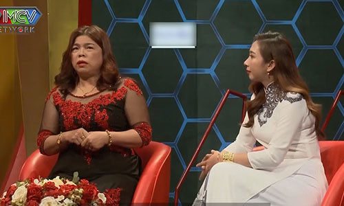 Me chong tuong lai dong cua, con dau phai ngu ngoai thung xe tai