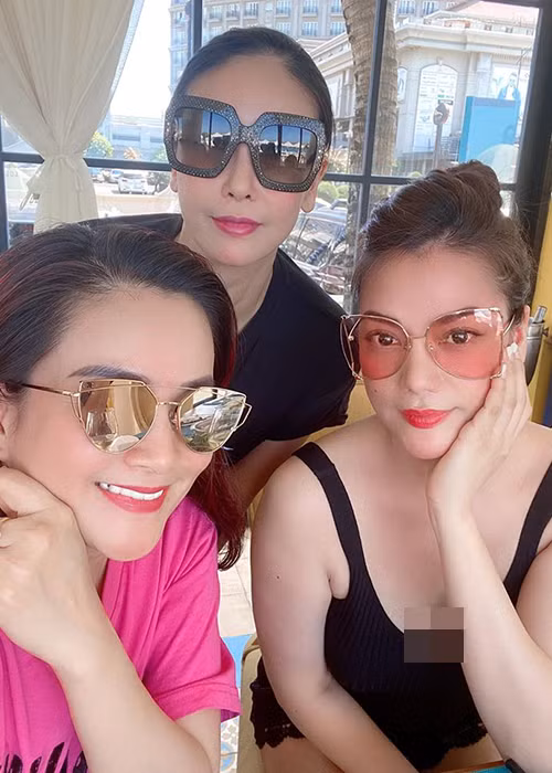 “Người phụ nữ dù thành công, mạnh mẽ đến đâu cũng cần có gia đình. Không ai muốn sống một mình, trừ khi số phận buộc họ phải chịu như vậy”, Trương Ngọc Ánh trải lòng trong cuộc phỏng vấn với Vnexpress.