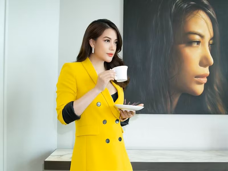 Năm 2019, trong cuộc phỏng vấn trên Zing, Trương Ngọc Ánh khen bạn trai là người bản lĩnh, từng trải, hiểu đối phương muốn gì và hỗ trợ về tinh thần rất lớn cho cô. “Anh ấy không làm trong nghệ thuật nhưng thông cảm cho đam mê với điện ảnh của tôi", cô nói.