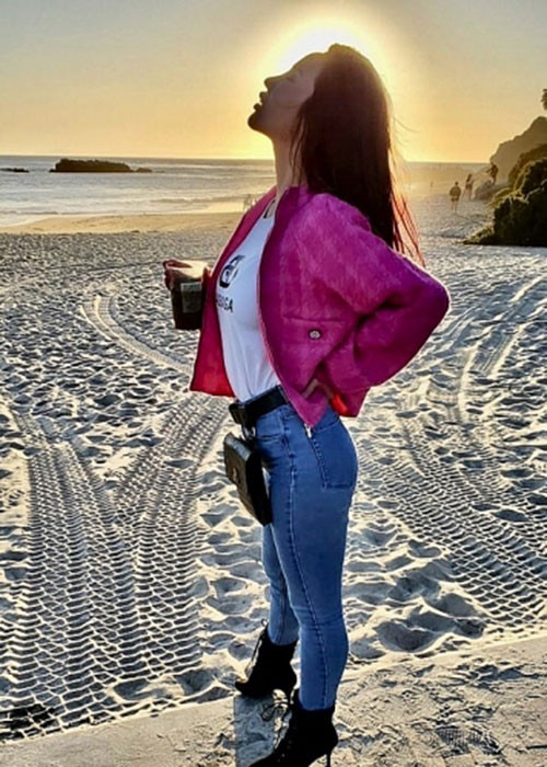 Người đẹp đã hết hạn visa (theo dạng du lịch) và có thể phải ở lại thêm 4 tháng nữa.