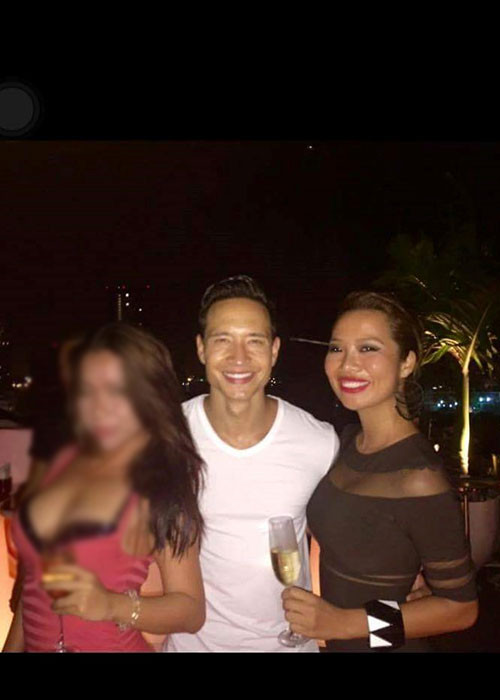 Kim Lý khẳng định Kiko Chan tự bịa ra câu chuyện tình ái đồng thời mời người đẹp đối chất với luật sư. Về phía Kiko Chan, cô cho rằng Kim Lý hai mặt đồng thời dọa sẽ tung ra những bằng chứng cực sốc. Ồn ào lắng xuống khi Kim Lý chọn cách không lời qua tiếng lại với Kiko Chan.