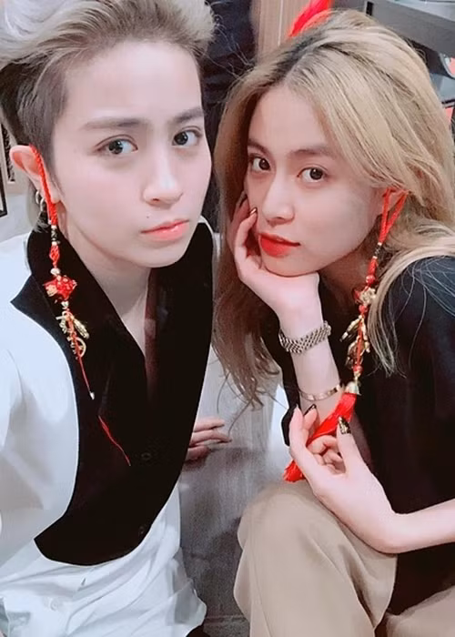 Giữa tin đồn Gil Lê hẹn hò Hoàng Thùy Linh, Chi Pu gây chú ý khi bị nghi hủy theo dõi cả hai người này.