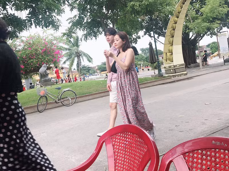 Trong một chương trình, Jin Ju Hyung cho biết rằng, anh và Chi Pu từng có "gì đó" với nhau, tuy nhiên vì khoảng cách địa lý quá lớn nên cả hai đã quyết định chỉ làm bạn bè. Ảnh: Người lao động