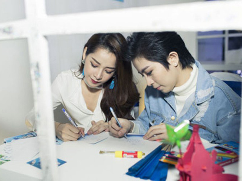 Sau quá nhiều lần bị đồn đoán yêu đương với Gil Lê, Chi Pu cuối cùng cũng lên tiếng khẳng định mối quan hệ giữa cả hai chỉ dừng ở mức độ bạn bè thân thiết. Ảnh: Khám phá