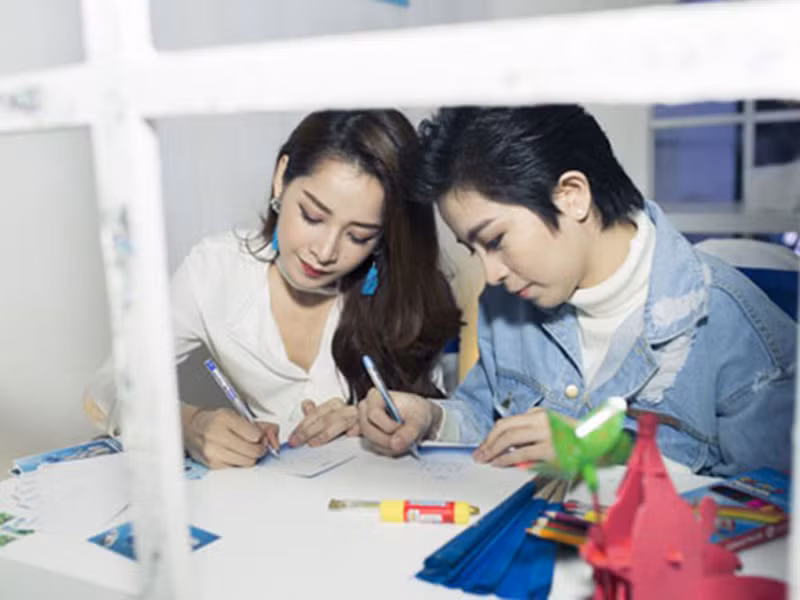 Sau quá nhiều lần bị đồn đoán yêu đương với Gil Lê, Chi Pu cuối cùng cũng lên tiếng khẳng định mối quan hệ giữa cả hai chỉ dừng ở mức độ bạn bè thân thiết. Ảnh: Khám phá