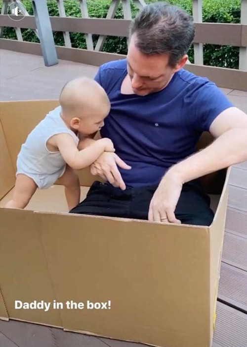 Hình ảnh của doanh nhân Kevin bên vợ con chỉ được Thiri chia sẻ trên trang cá nhân.