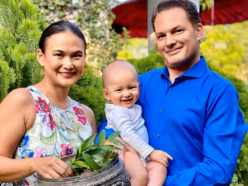 Chồng cũ của Hồng Nhung có cuộc sống hạnh phúc bên vợ con.