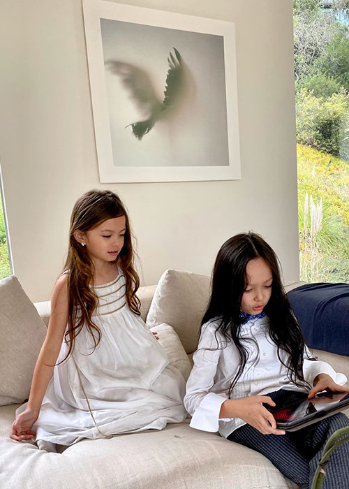 Trên trang cá nhân, Hồng Nhung vẫn đều đặn cập nhật hình ảnh các con chung với doanh nhân Kevin.