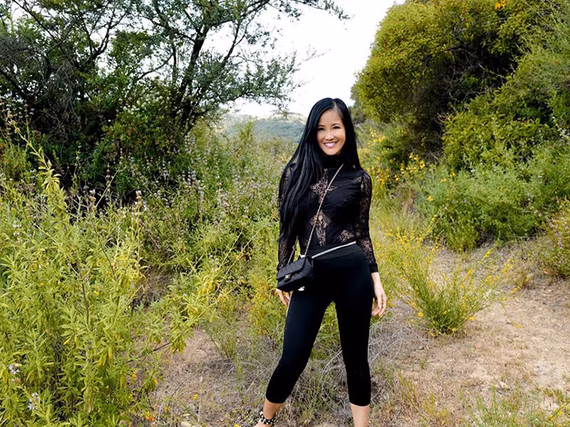 Hồng Nhung hiện tại trẻ trung hơn so với tuổi 50.