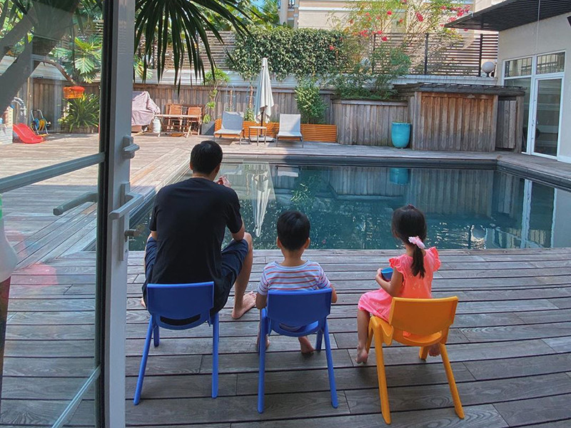 Dù sinh ra trong gia đình giàu có nhưng các con của Hà Tăng có cuộc sống giản dị.