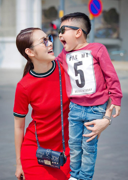 Diệp Bảo Ngọc luôn chỉ dạy con trai yêu thương các em cùng cha khác mẹ.