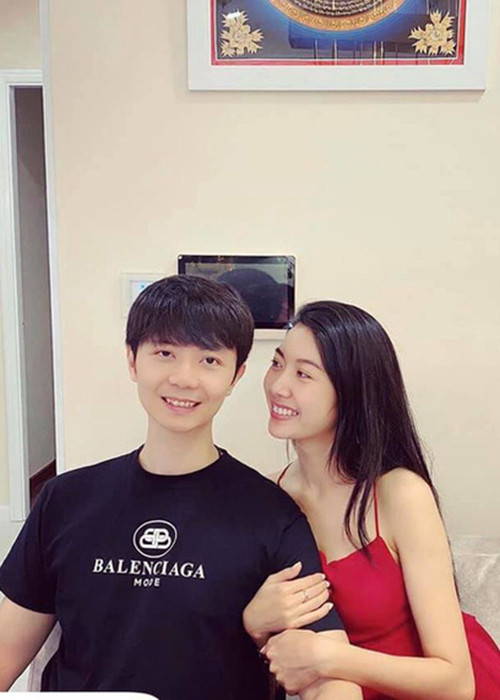 Bạn trai của Thúy Vân sinh năm 1983, hơn người đẹp 10 tuổi. Anh là nhà đầu tư trong lĩnh vực phim ảnh, giải trí.