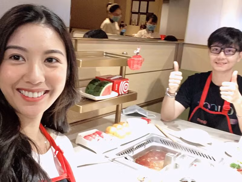 Mối quan hệ giữa Thúy Vân và mẹ của bạn trai dường như đang rất tốt đẹp.