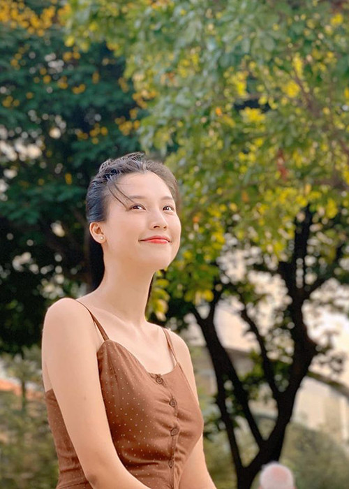 Nhan sắc của Hoàng Oanh trong những tháng cuối thai kỳ gây chú ý.