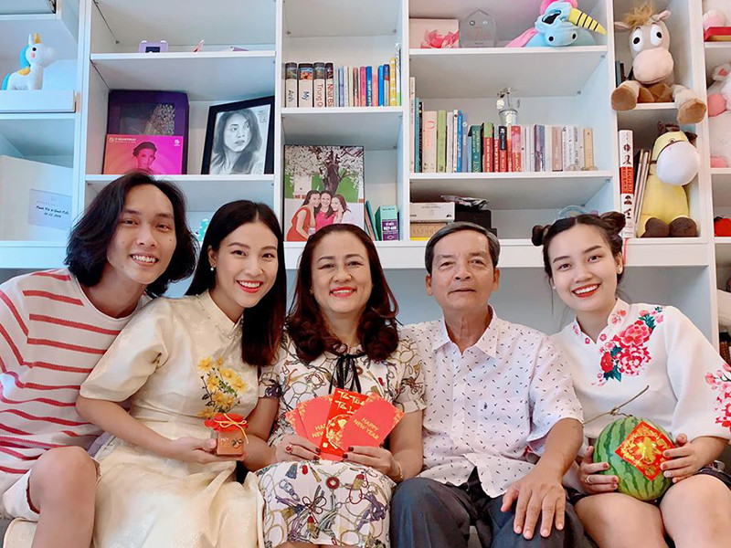 Hoàng Oanh được bố mẹ chăm sóc trong những tháng thai kỳ.