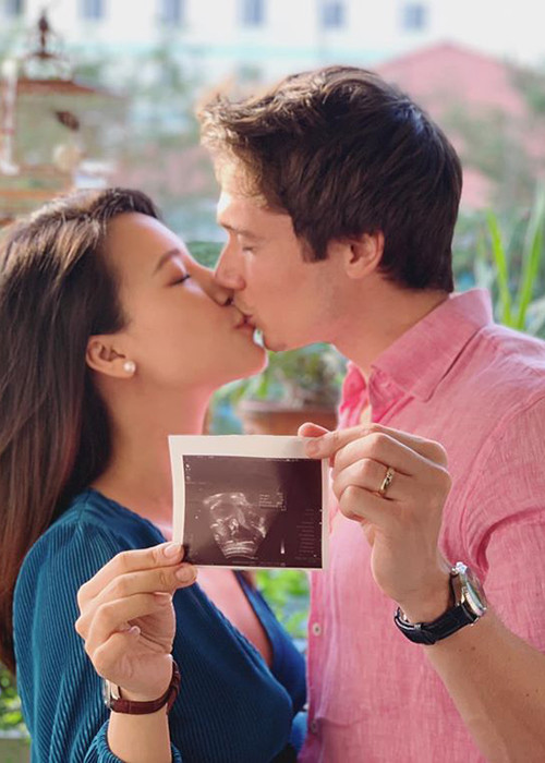 Hoàng Oanh ở Việt Nam còn Jack sống ở Singapore để tiện cho công việc.