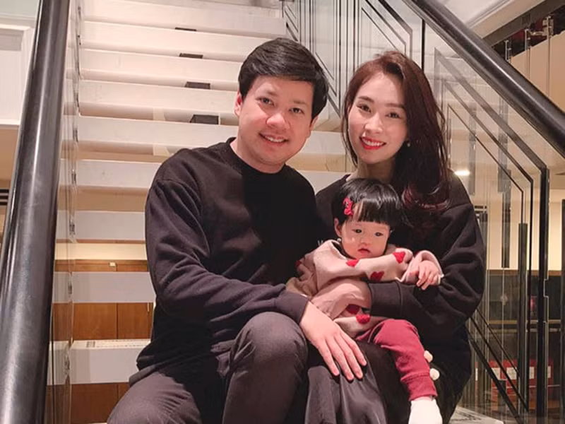 Thu Thảo thi thoảng khoe hình ảnh con gái cùng ông xã, không nói quá nhiều về hôn nhân.