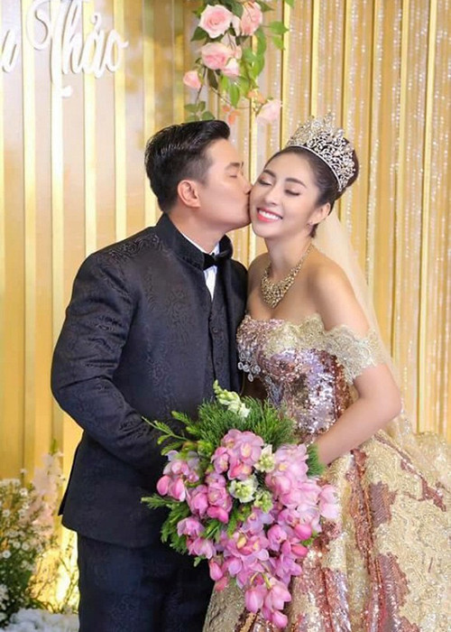 Giống Hoa hậu Việt Nam 2012, Hoa hậu Đại dương 2014 cũng hạn chế hoạt động showbiz sau khi lấy chồng.