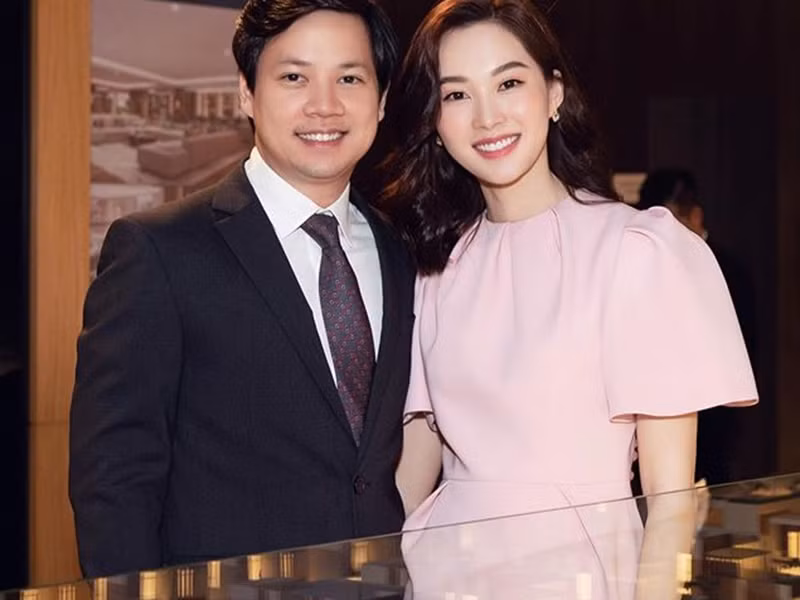 Không phô trương hạnh phúc giống như thời hẹn hò, Thu Thảo và Trung Tín vẫn được nhiều người ngưỡng mộ.