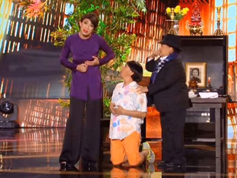 Anh Đức bị phạt tiền 15.000.000 đồng với hành vi vi phạm ra nước ngoài biểu diễn nghệ thuật mà không có giấy phép.