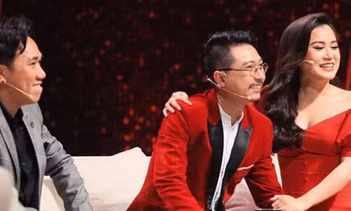 Thời còn đi học, Anh Đức từng có mối tình với Lâm Vỹ Dạ (trong ảnh). Trong những năm trở lại đây, Anh Đức vướng tin đồn hẹn hò với một số người đẹp như Hiền Hồ, Phi Huyền Trang.