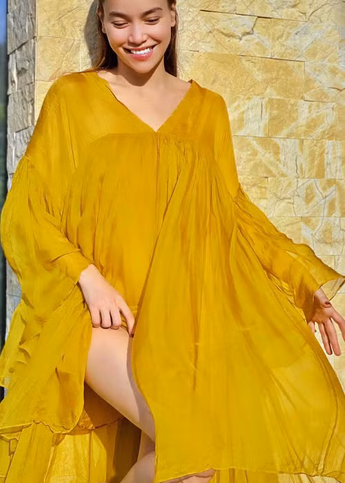 Trước nghi vấn bầu bí, Hà Hồ lên tiếng phủ nhận. Cụ thể, cô đăng bức ảnh mặc trang phục áo tắm khoe vòng eo thon gọn đồng thời viết: "Em chưa có chi hết. Đừng nghi ngờ tội em. Em chỉ đang vừa nghỉ vừa hát và sắp ra lò một số bài rồi. Đừng giục nữa nha". Lần này, Hà Hồ chưa lên tiếng giữa nghi vấn mang thai.