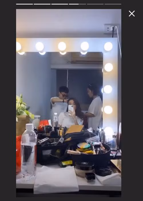 Vòng 2 lùm lùm là một trong những lý do khiến tin đồn Hồ Ngọc Hà mang thai với Kim Lý rộ lên.