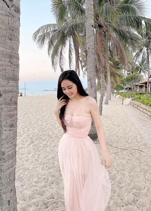 Hau giam can thanh cong, Mai Phuong Thuy dep ngat ngay