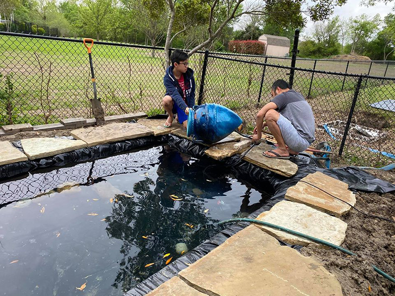 Ông xã của Hồng Ngọc yêu thương các con hết mực.