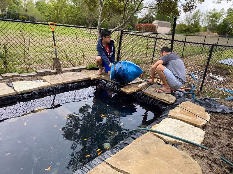 Ông xã của Hồng Ngọc yêu thương các con hết mực.